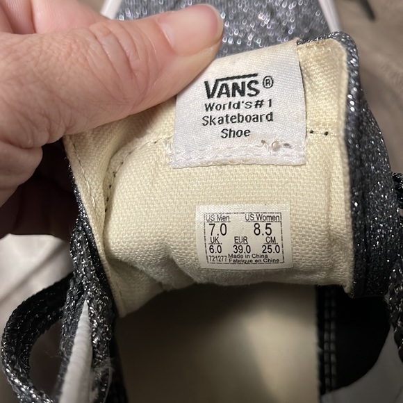 Vans - Picture 5 of 5
